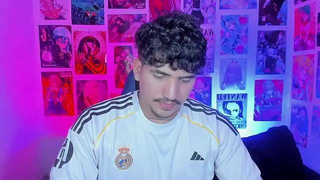 Snapshot of Saturn_boy chatting on December 15, 2025, 10:26 pm Saturn boy online show from December 15, 2025, 10:26 pm