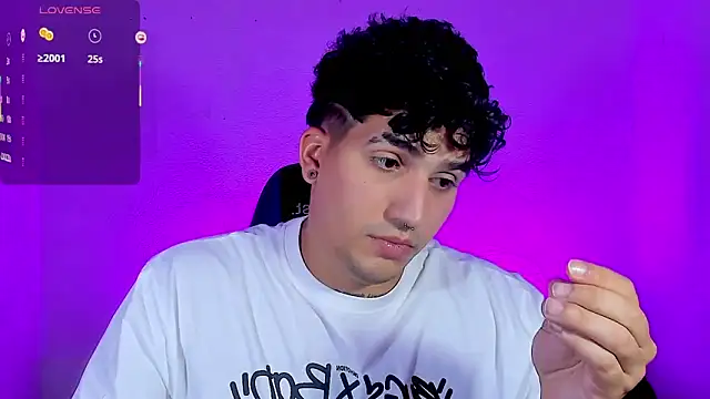 Snapshot of Saturn_boy chatting on November 7, 2025, 10:13 pm Saturn boy online show from November 7, 2025, 10:13 pm