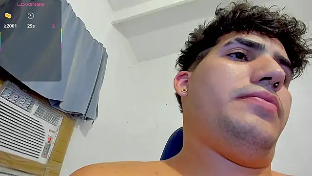 Snapshot of Saturn_boy chatting on November 6, 2025, 10:14 pm Saturn boy online show from November 6, 2025, 10:14 pm