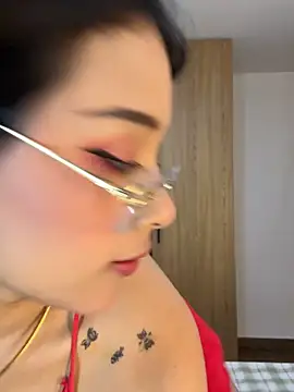 Snapshot of CatadeLuca chatting on October 1, 2025, 2:32 pm CatadeLuca online show from October 1, 2025, 2:32 pm