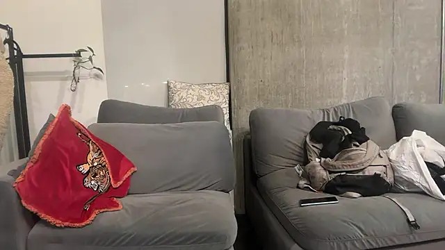 Hothotboyg online show from March 8, 2026, 1:36 pm