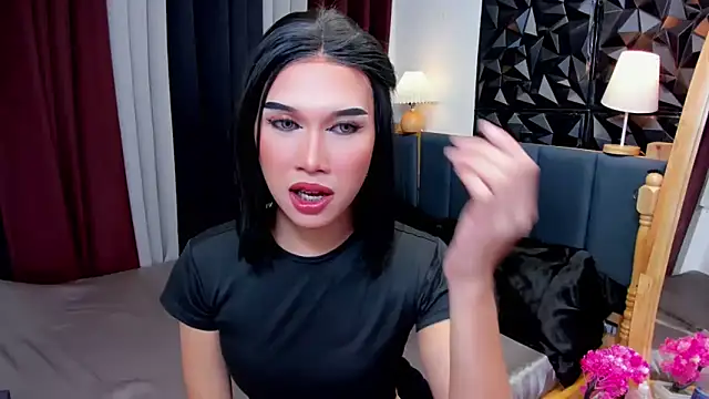 Snapshot of MaxCollins chatting on November 8, 2025, 2:42 pm MaxCollins online show from November 8, 2025, 2:42 pm