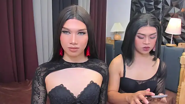 Snapshot of MaxCollins chatting on November 14, 2025, 8:12 pm MaxCollins online show from November 14, 2025, 8:12 pm