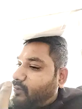 Snapshot of avi007p chatting on December 14, 2025, 10:54 am avi007p online show from December 14, 2025, 10:54 am