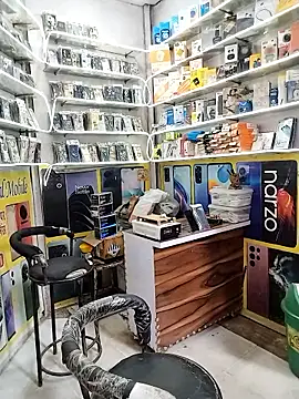 Snapshot of avi007p chatting on December 2, 2025, 8:27 am avi007p online show from December 2, 2025, 8:27 am