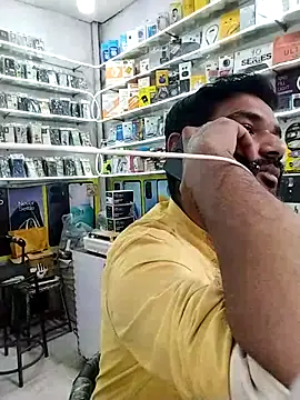 Snapshot of avi007p chatting on November 27, 2025, 9:43 am avi007p online show from November 27, 2025, 9:43 am