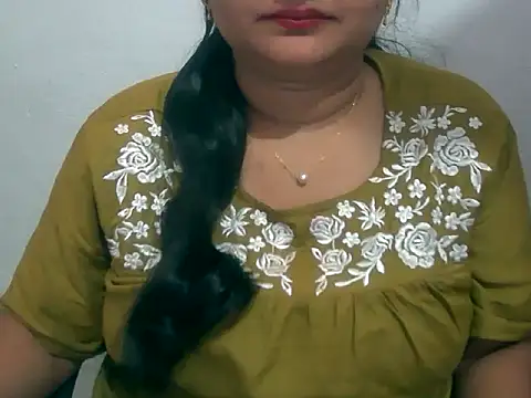 Snapshot of Saniya_K chatting on November 17, 2025, 4:11 pm Saniya K online show from November 17, 2025, 4:11 pm