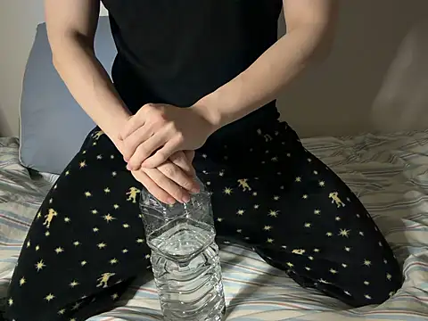 Snapshot of hijin11415 chatting on February 9, 2026, 3:21 pm hijin11415 online show from February 9, 2026, 3:21 pm