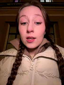 Snapshot of FroggyAnna chatting on December 19, 2025, 4:53 pm FroggyAnna online show from December 19, 2025, 4:53 pm