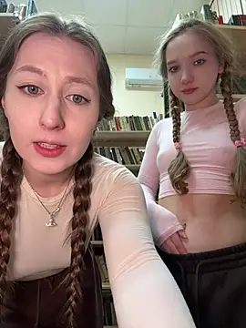 Snapshot of FroggyAnna chatting on January 17, 2026, 6:22 pm FroggyAnna online show from January 17, 2026, 6:22 pm