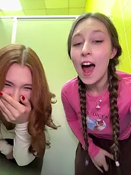 Snapshot of FroggyAnna chatting on December 22, 2025, 4:40 pm FroggyAnna online show from December 22, 2025, 4:40 pm