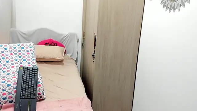 Snapshot of Isbettyche chatting on November 6, 2025, 12:14 am Isbettyche online show from November 6, 2025, 12:14 am