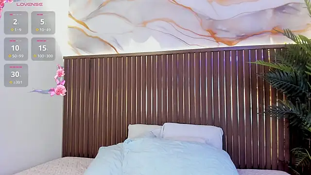 Roxie-NS online show from April 18, 2026, 12:51 pm