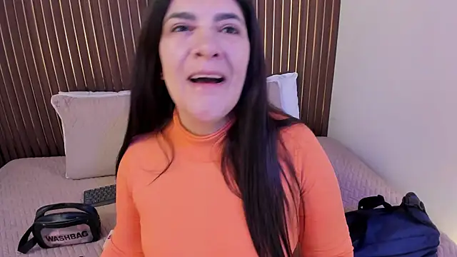 Snapshot of Roxie-NS chatting on November 4, 2025, 12:20 pm Roxie-NS online show from November 4, 2025, 12:20 pm