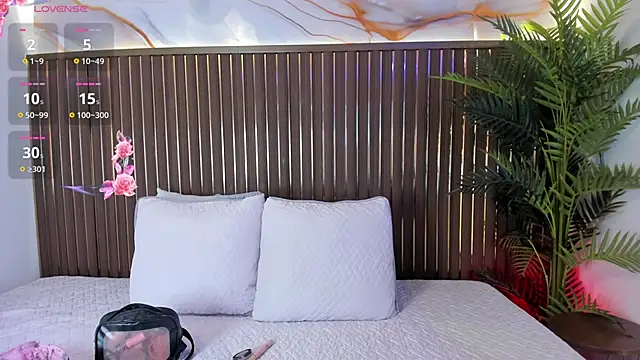 Roxie-NS online show from April 19, 2026, 12:39 pm