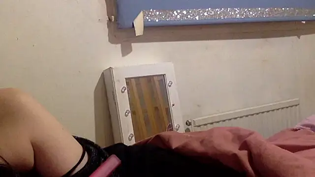 Bellababexox  online show from September 9, 2025, 2:21 am