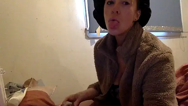 Bellababexox  online show from October 14, 2025, 2:50 pm