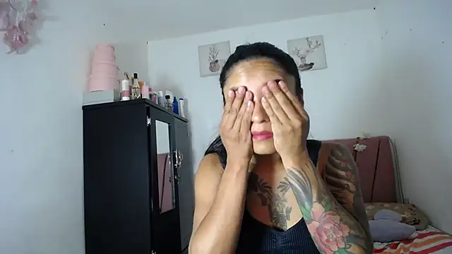 Snapshot of Liahdiaz_ chatting on July 3, 2026, 2:45 pm Liahdiaz online show from July 3, 2026, 2:45 pm