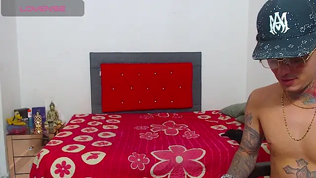 miawhithee online show from November 25, 2025, 4:13 am