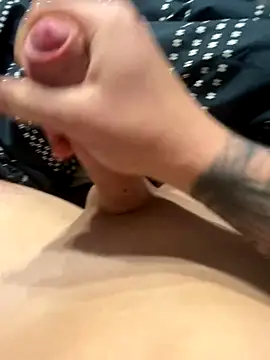 Snapshot of alex110429 chatting on January 8, 2026, 8:04 pm alex110429 online show from January 8, 2026, 8:04 pm