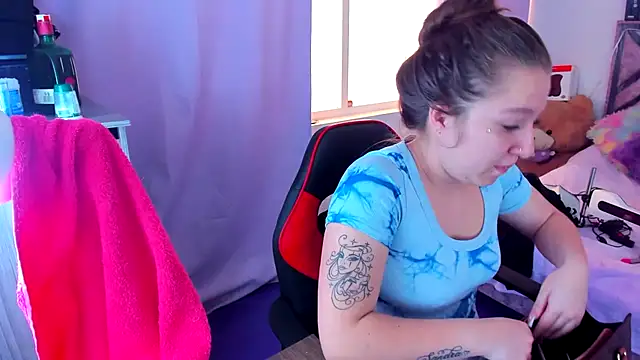 Luna Analya online show from April 18, 2026, 1:35 pm