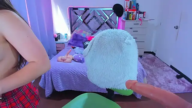 Snapshot of Luna_Analya chatting on November 5, 2025, 12:30 pm Luna Analya online show from November 5, 2025, 12:30 pm