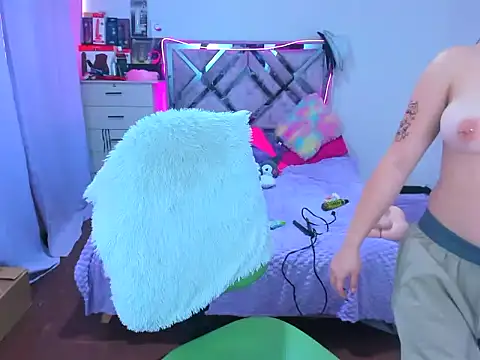 Snapshot of Luna_Analya chatting on October 21, 2025, 12:37 pm Luna Analya online show from October 21, 2025, 12:37 pm