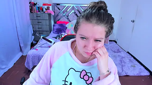 Luna Analya online show from December 16, 2025, 4:22 pm