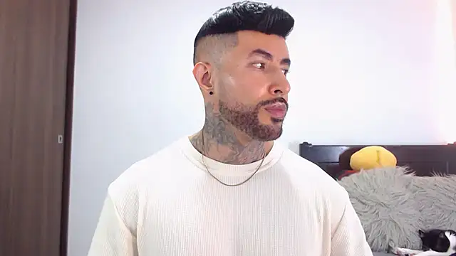 andrea de lucaa online show from February 18, 2026, 3:04 am