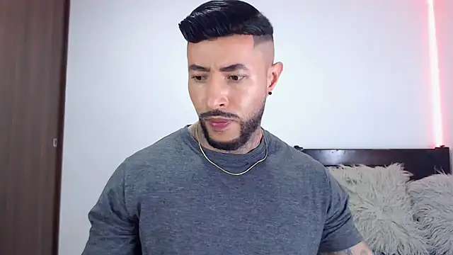 andrea de lucaa online show from December 16, 2025, 2:16 am