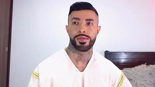 andrea de lucaa online show from February 3, 2026, 6:22 am