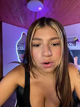 Snapshot of Isabella18_pink chatting on July 8, 2026, 5:57 pm Isabella18 pink online show from July 8, 2026, 5:57 pm