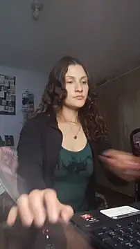 lindasyt online show from February 27, 2026, 2:34 am