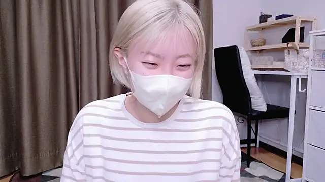 Snapshot of Nana__ch chatting on February 16, 2026, 9:45 pm Nana ch online show from February 16, 2026, 9:45 pm