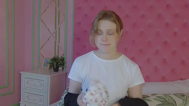 Snapshot of CaitlinSugar chatting on May 25, 2026, 4:23 am CaitlinSugar online show from May 25, 2026, 4:23 am