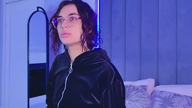 VioletAsh online show from June 2, 2026, 4:34 am