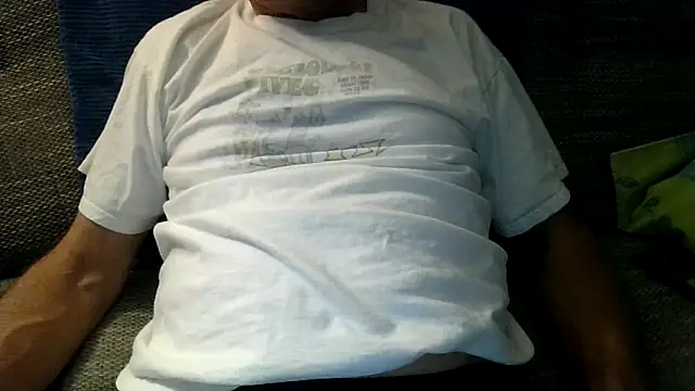 velikifant7 online show from November 12, 2025, 6:45 pm