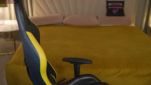 Snapshot of Cleo054 chatting on February 17, 2026, 3:53 pm Cleo054 online show from February 17, 2026, 3:53 pm