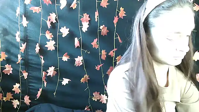   Leyla   online show from October 19, 2025, 12:30 pm