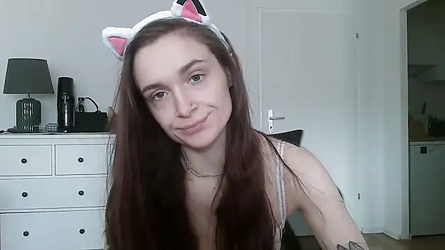   Leyla   online show from November 3, 2025, 10:30 am