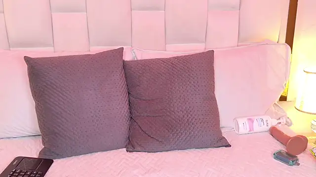 Snapshot of scarlett_sm chatting on October 14, 2025, 8:09 pm scarlett sm online show from October 14, 2025, 8:09 pm