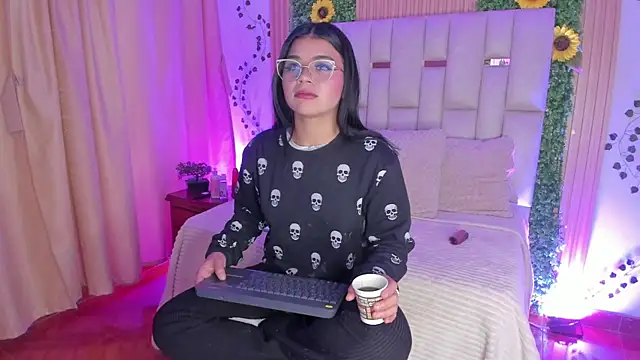 Jade Nmm online show from November 6, 2025, 1:04 pm