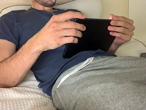 Snapshot of Just2Try chatting on November 4, 2025, 8:23 pm Just2Try online show from November 4, 2025, 8:23 pm