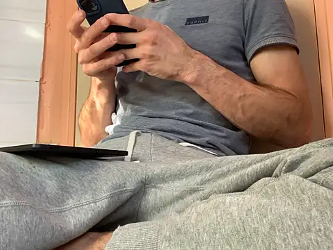 Snapshot of Just2Try chatting on November 21, 2025, 12:26 pm Just2Try online show from November 21, 2025, 12:26 pm