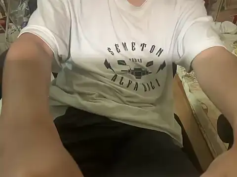 Snapshot of Alextran1002 chatting on December 18, 2025, 5:17 pm Alextran1002 online show from December 18, 2025, 5:17 pm