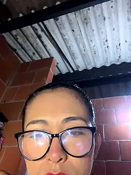 Emma  cumlovee online show from April 15, 2026, 11:38 am