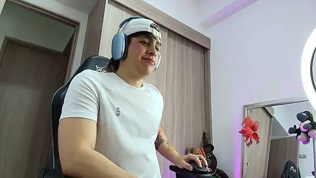 Snapshot of brunothompson3 chatting on September 12, 2025, 12:22 am brunothompson3 online show from September 12, 2025, 12:22 am