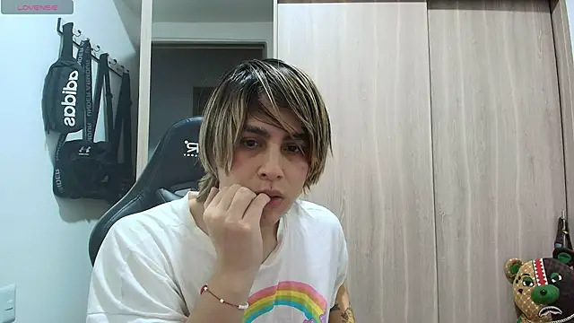 Snapshot of brunothompson3 chatting on October 11, 2025, 10:05 am brunothompson3 online show from October 11, 2025, 10:05 am