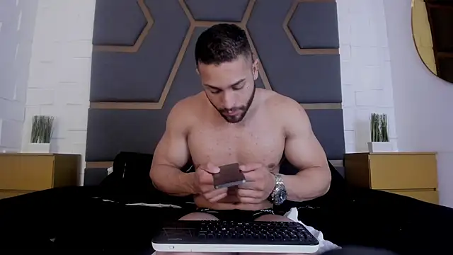 Snapshot of massimofiore_ chatting on December 17, 2025, 3:55 am massimofiore online show from December 17, 2025, 3:55 am