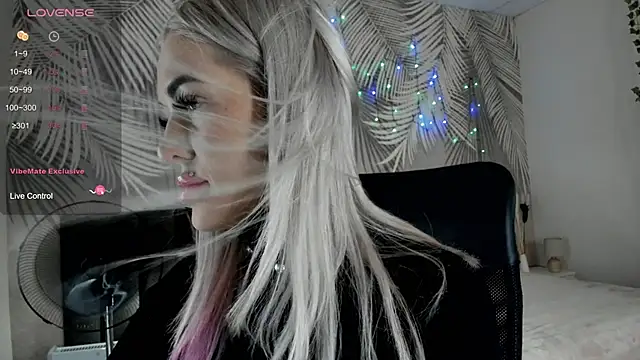 Kira Key online show from March 1, 2026, 8:47 am